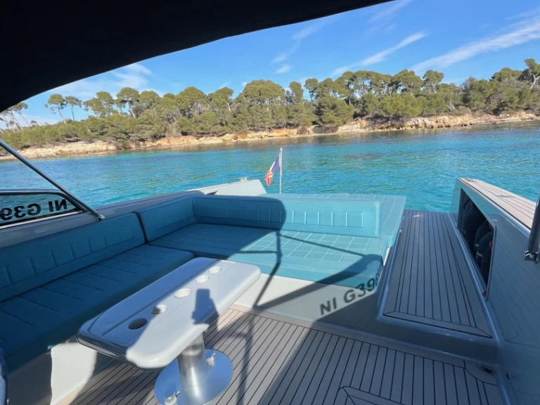 Motorboat for rent Saint-Jean-Cap-Ferrat at the best price
