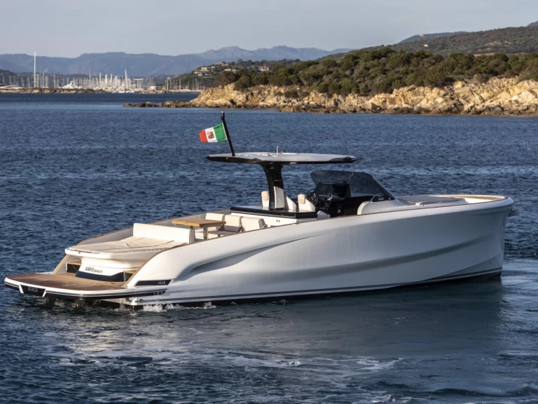 Bareboat Rental Motorboat Solaris with a boat licence