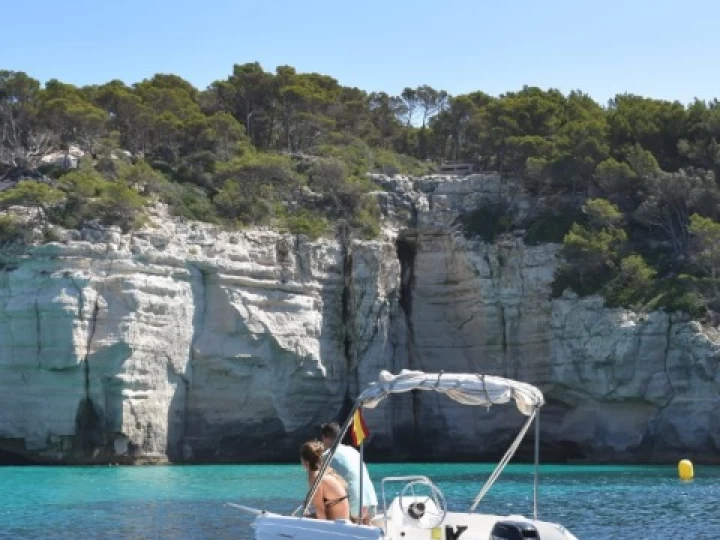 Bareboat Rental Motorboat Compass with a boat licence