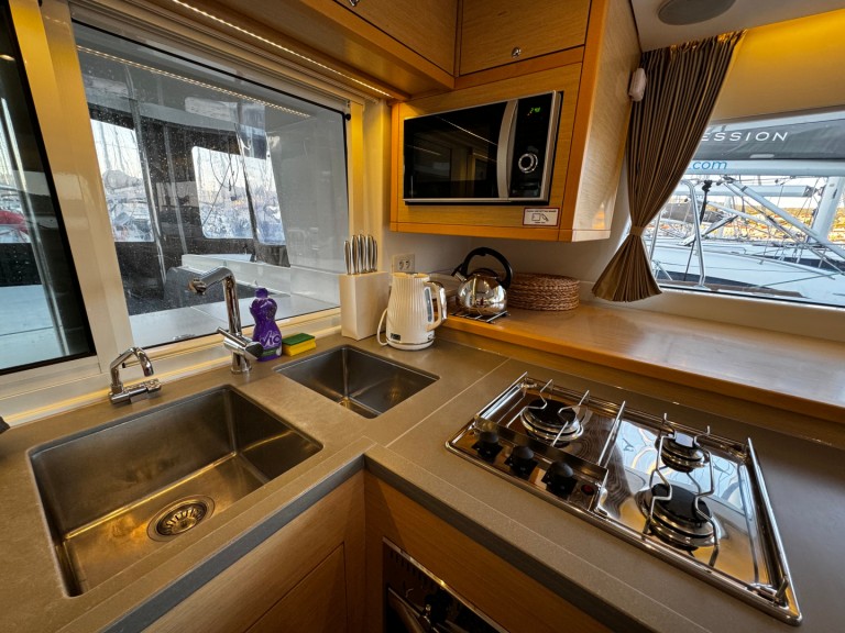 Rent a Lagoon Lagoon 450 F Rogoznica