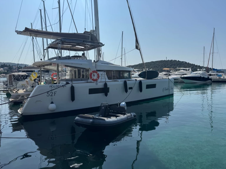 Catamaran rental in Rogoznica - Lagoon Lagoon 52 F