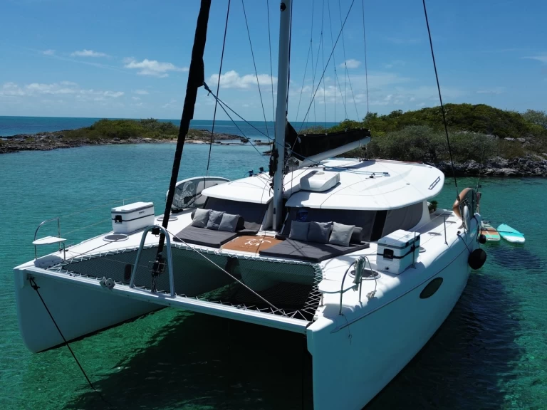 Catamaran rental with or without captain Fountaine Pajot Nassau