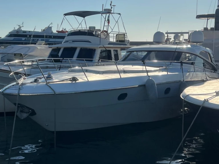 Motorboat rental with or without captain Baia Naples
