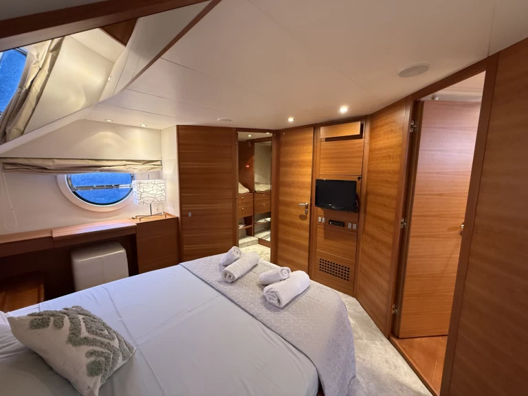 Luxury Yacht rental with or without captain Aicon Órmos Bay