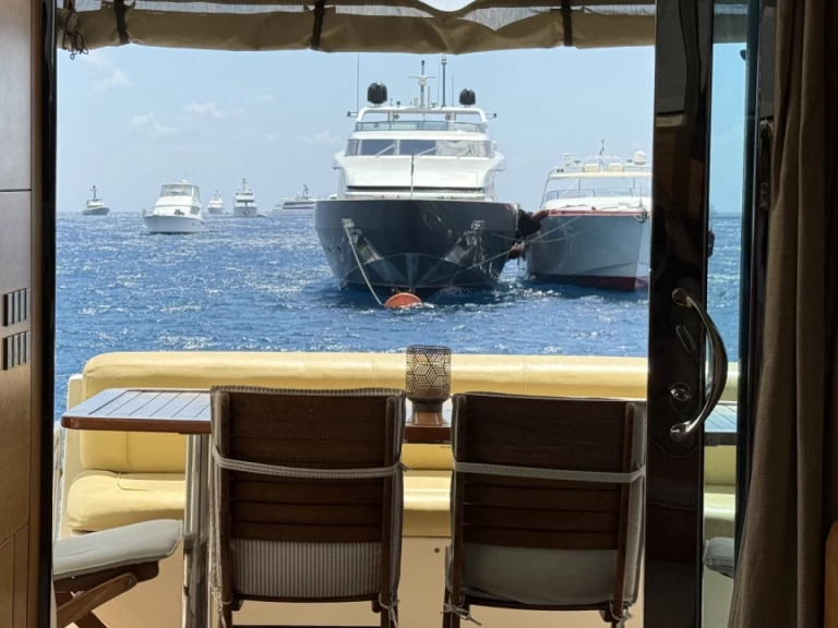 Luxury Yacht for rent Órmos Bay at the best price