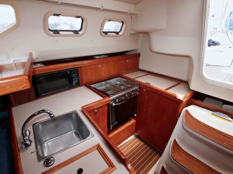 Hunter Hunter 320 charter bareboat or captained in  Castellammare del Golfo