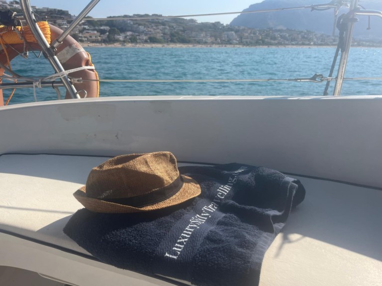 Hunter Hunter 320 in Castellammare del Golfo on SamBoat