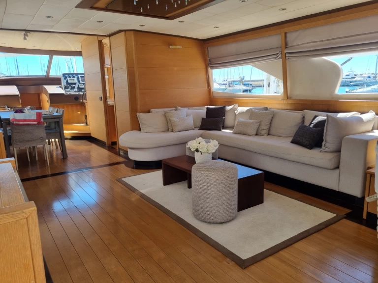 Rent a Evo Marine Deauville  Flybidge 76 Loano