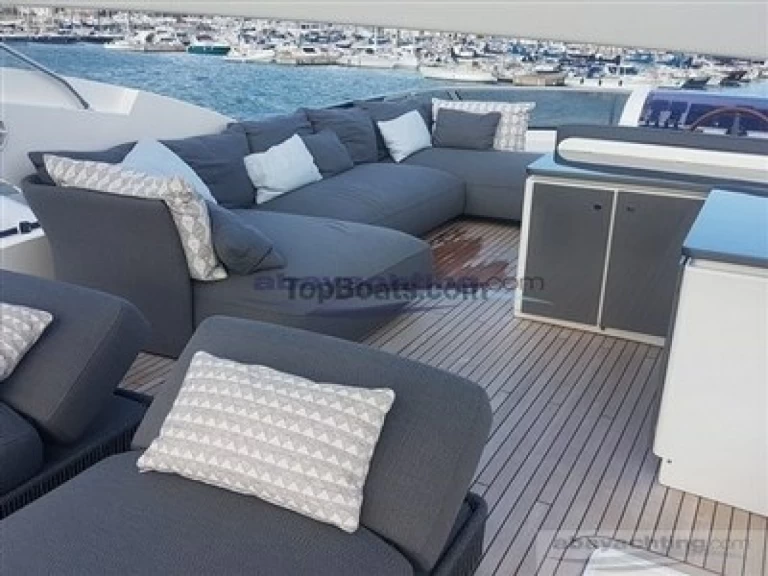 Yacht charter Loano cheap Flybidge 76