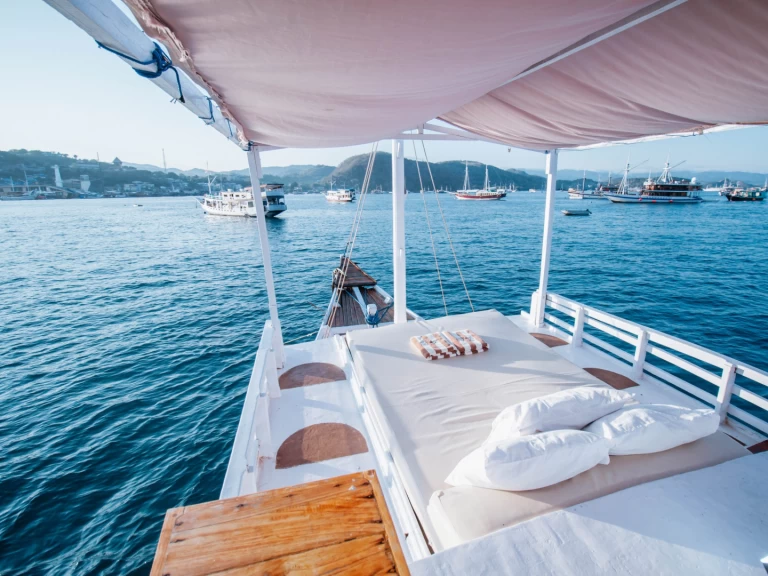 Sailboat rental in Labuan Bajo - White Pearl 02 Phinisi Boat