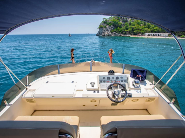 Bareboat Rental Luxury Yacht Princess with a boat licence