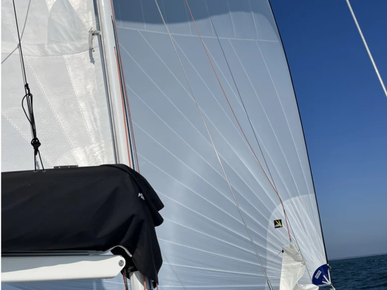 Yacht charter La Trinité-sur-Mer cheap Mojito 650