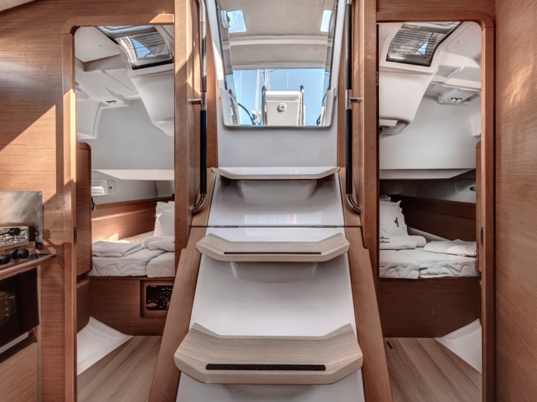 Jeanneau Sun Odyssey 419 in Gouvia on SamBoat