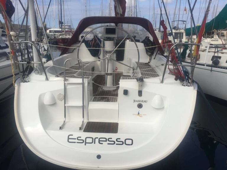 Bareboat Rental Sailboat Jeanneau with a boat licence