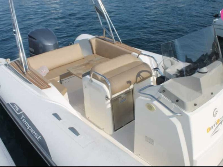 RIB rental in Gapeau - Grand Boats Golden Line G650LF