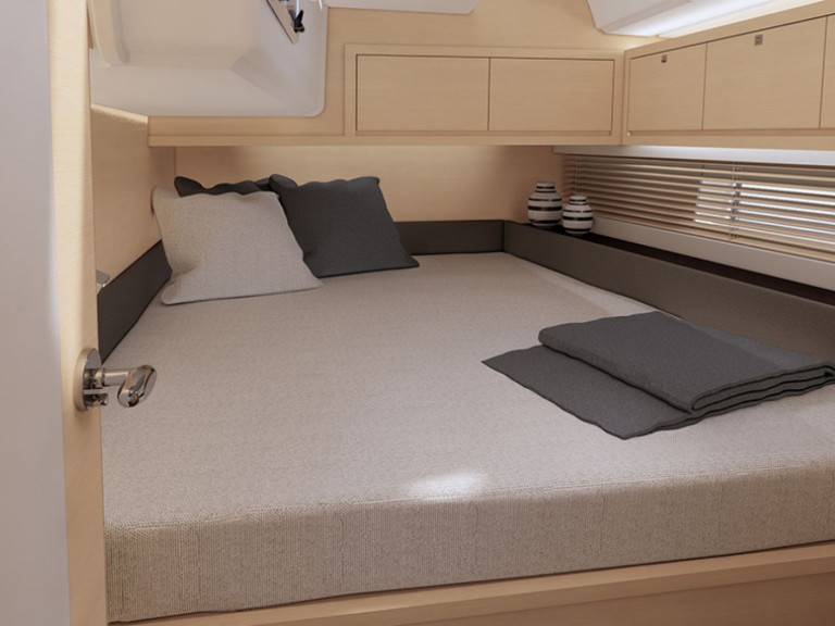 Sailboat for rent Lávrio at the best price