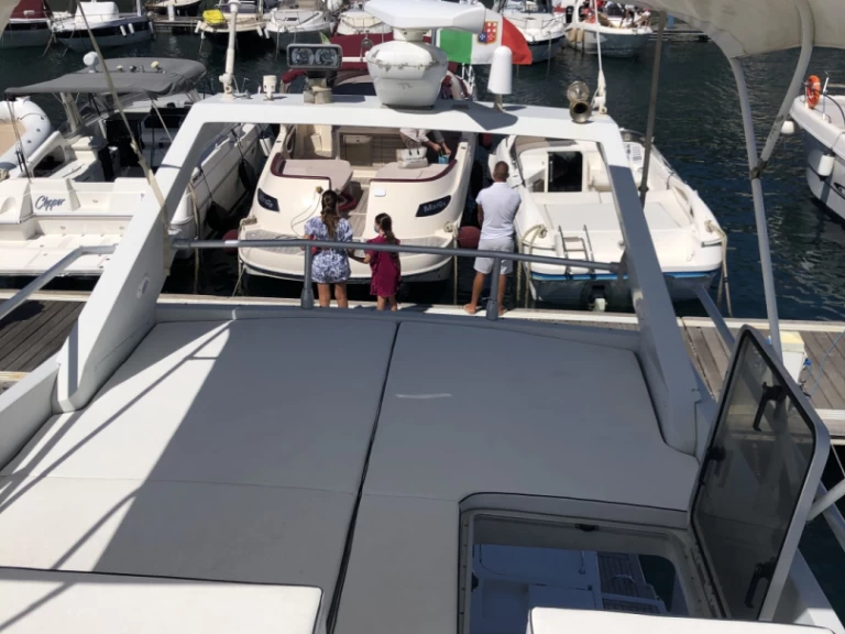 Rent a Comar Clanship 34 fly Procida