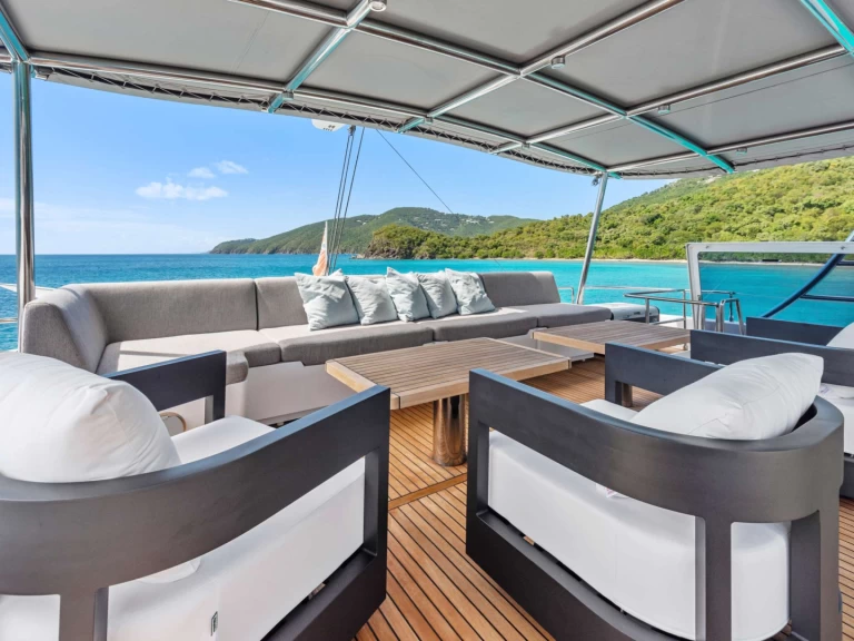 Bareboat Rental Luxury Yacht Sunreef with a boat licence