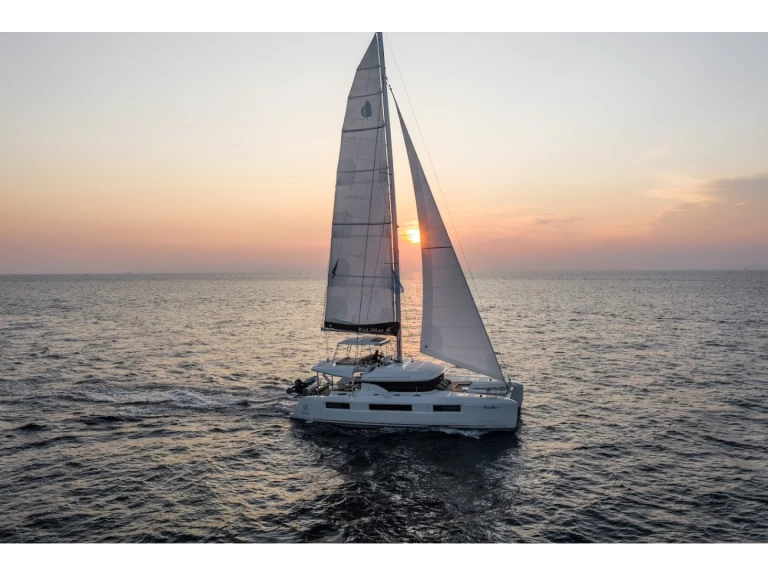 Boat rental Lagoon Lagoon 50 in Alimos on Samboat