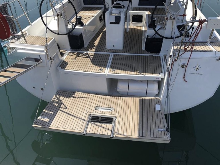 Sailboat rental in Lefkáda - Jeanneau Sun Odyssey 440