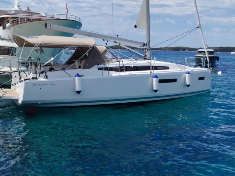 Yacht charter Dubrovnik cheap Sun Odyssey 380