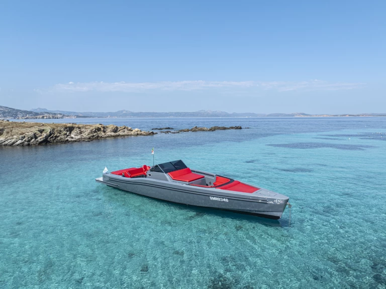 Motorboat rental with or without captain MAORI Porto Cervo