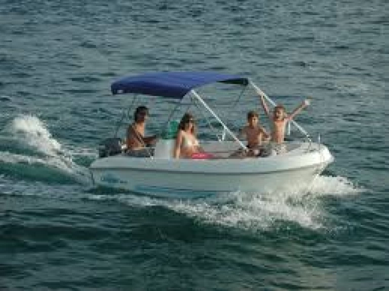 Motorboat rental in Port de Pollença - Yamaha Quasar