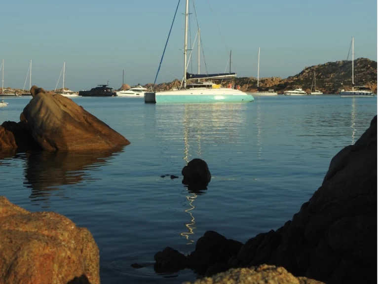 Catamaran for rent Baie de San Ciprianu at the best price