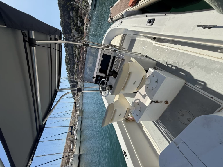 Yacht charter Mandelieu-la-Napoule cheap Quest 207