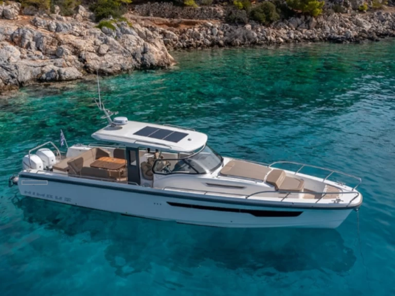 Motorboat rental with or without captain Nimbus Ajaccio