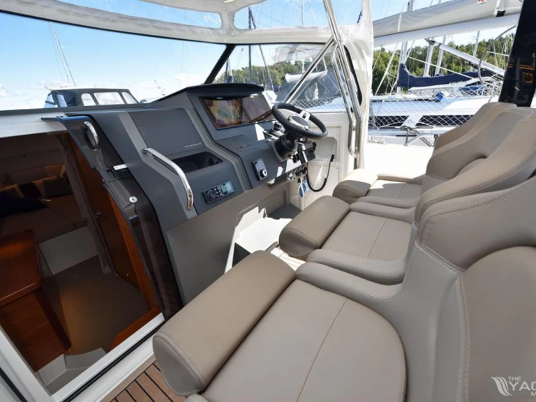 Motorboat for rent Ajaccio at the best price