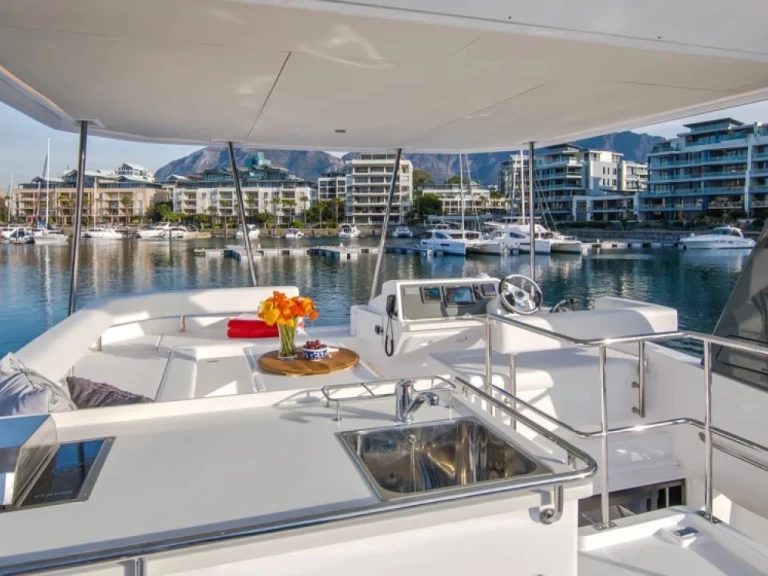 Yacht charter Miami cheap Leopard 43 Powercat