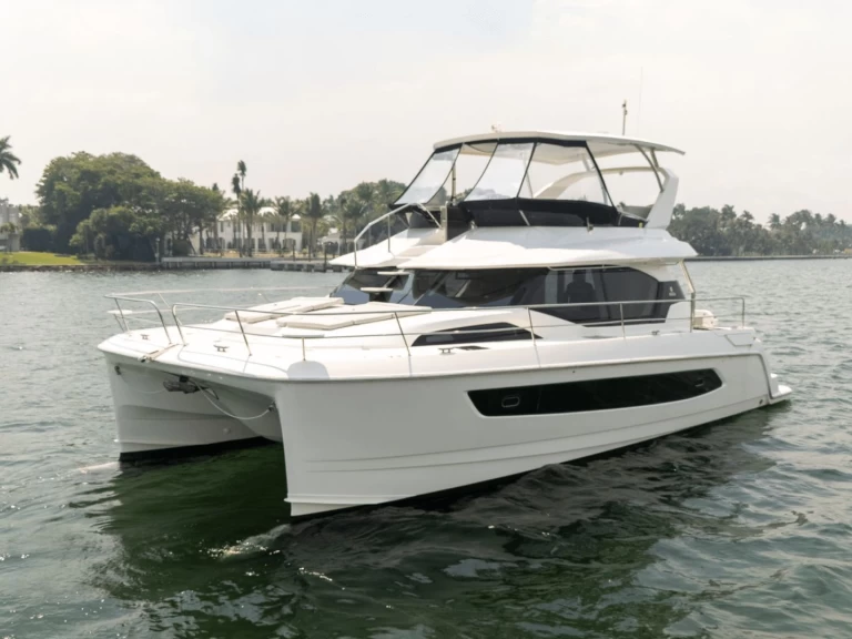 Rent a Aquila Aquila 44 Nassau