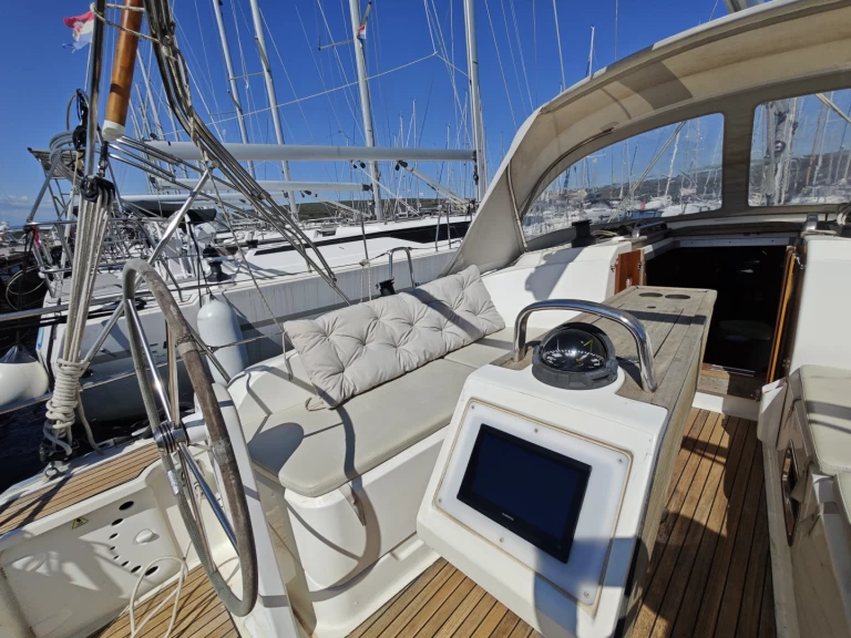 Rent a Bavaria Cruiser 37 Punat