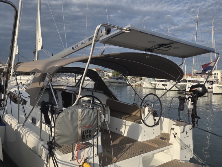 Jeanneau Sun Odyssey 380 in Pirovac on SamBoat