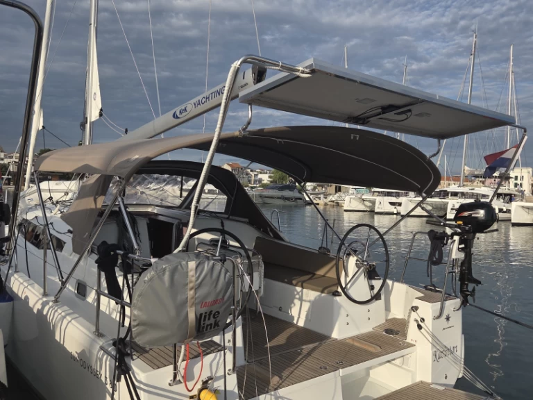 Jeanneau Sun Odyssey 380 in Pirovac on SamBoat