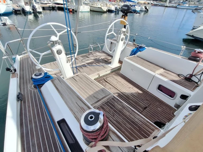 Yacht charter La Rochelle cheap Grand Soleil 39
