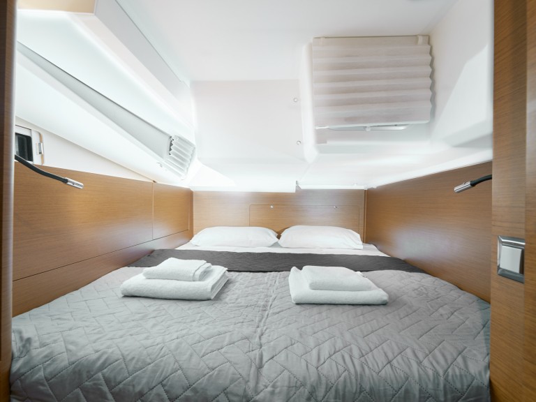 Yacht charter Alimos cheap Sun Odyssey 440