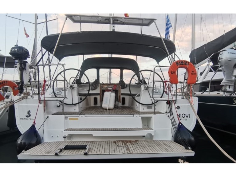 Sailboat for rent Préveza at the best price