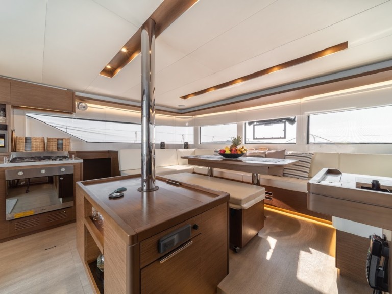 Lagoon Lagoon 50 in Alimos on SamBoat