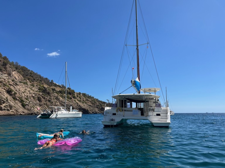 Catamaran rental in Alghero - Leopard Leopard 40