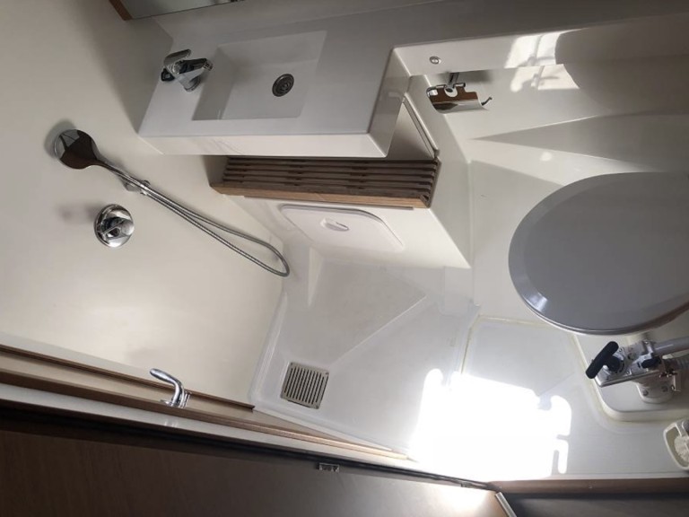 Sailboat rental with or without captain Jeanneau Lefkáda