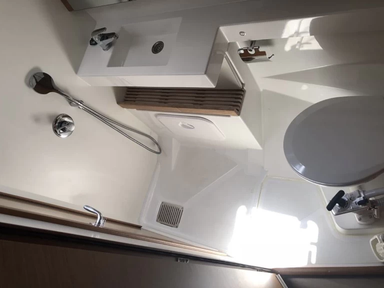 Sailboat rental with or without captain Jeanneau Lefkáda