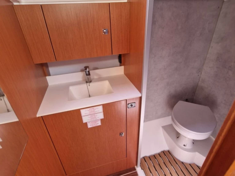 Bareboat Rental Sailboat Bavaria with a boat licence