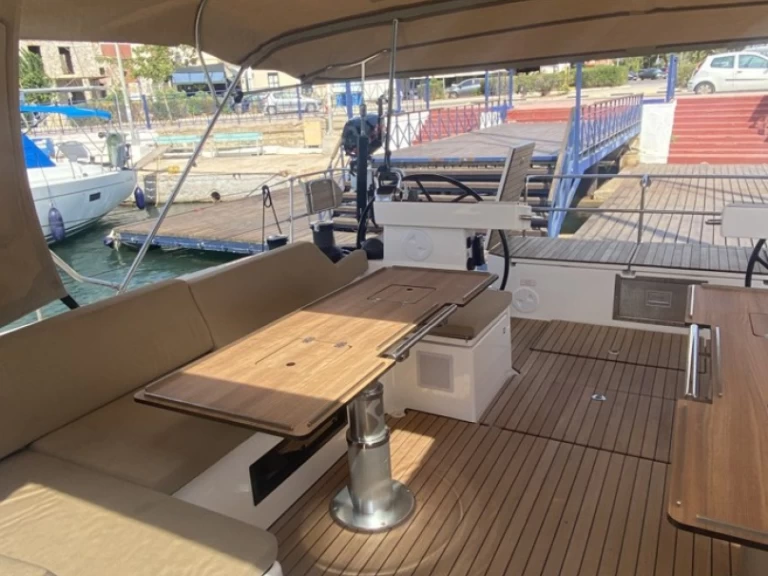 Sailboat for rent Préveza at the best price