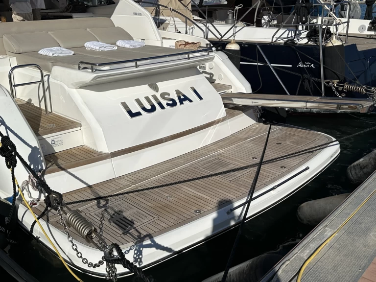 Bareboat Rental Motorboat Fairline with a boat licence
