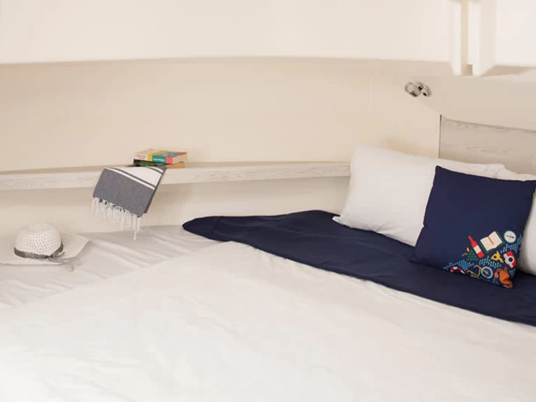 Yacht charter Smiths Falls cheap Horizon 3