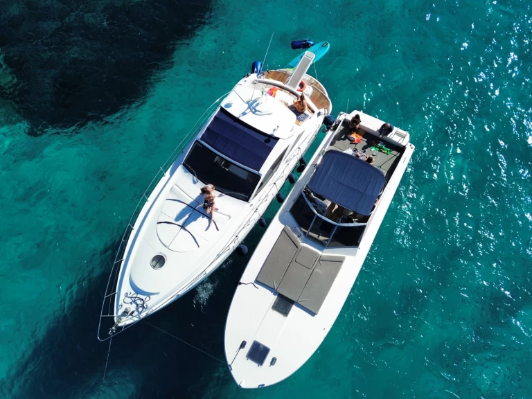 Boat rental Itama 38 in Porto Rotondo on Samboat