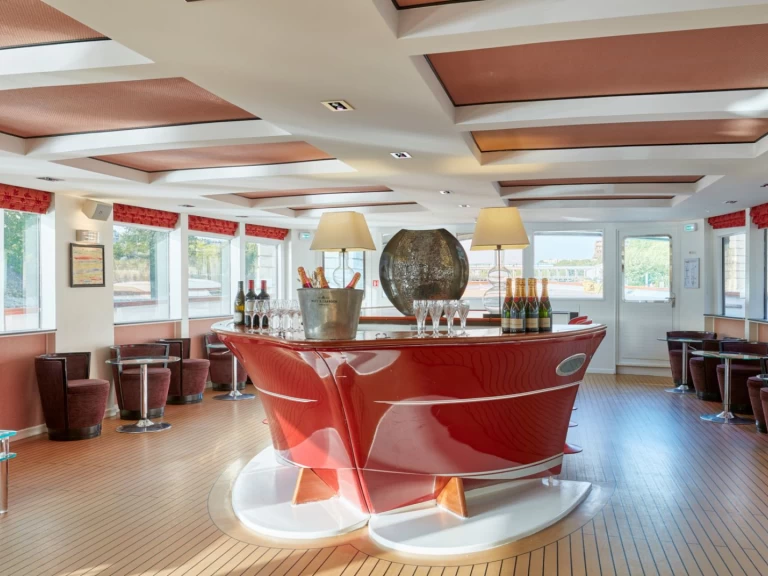 Boat rental Clipper Paris in Paris on Samboat