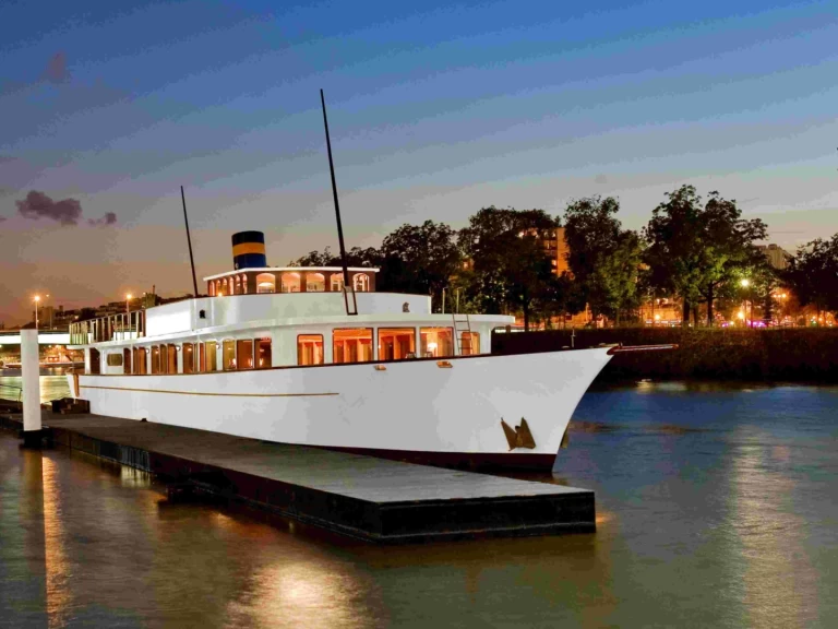 Houseboat for rent Paris at the best price